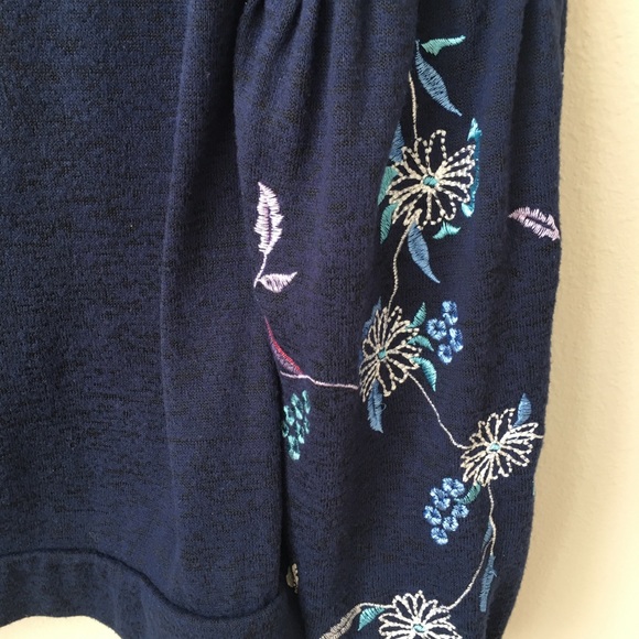 sweater - Picture 5 of 7